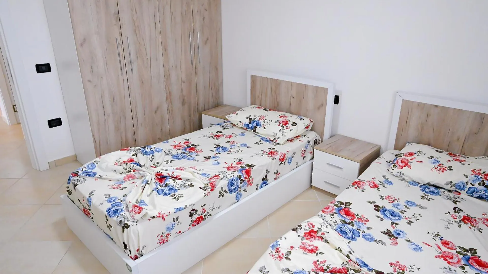Seaside Apartments - Shëngjin 0*,