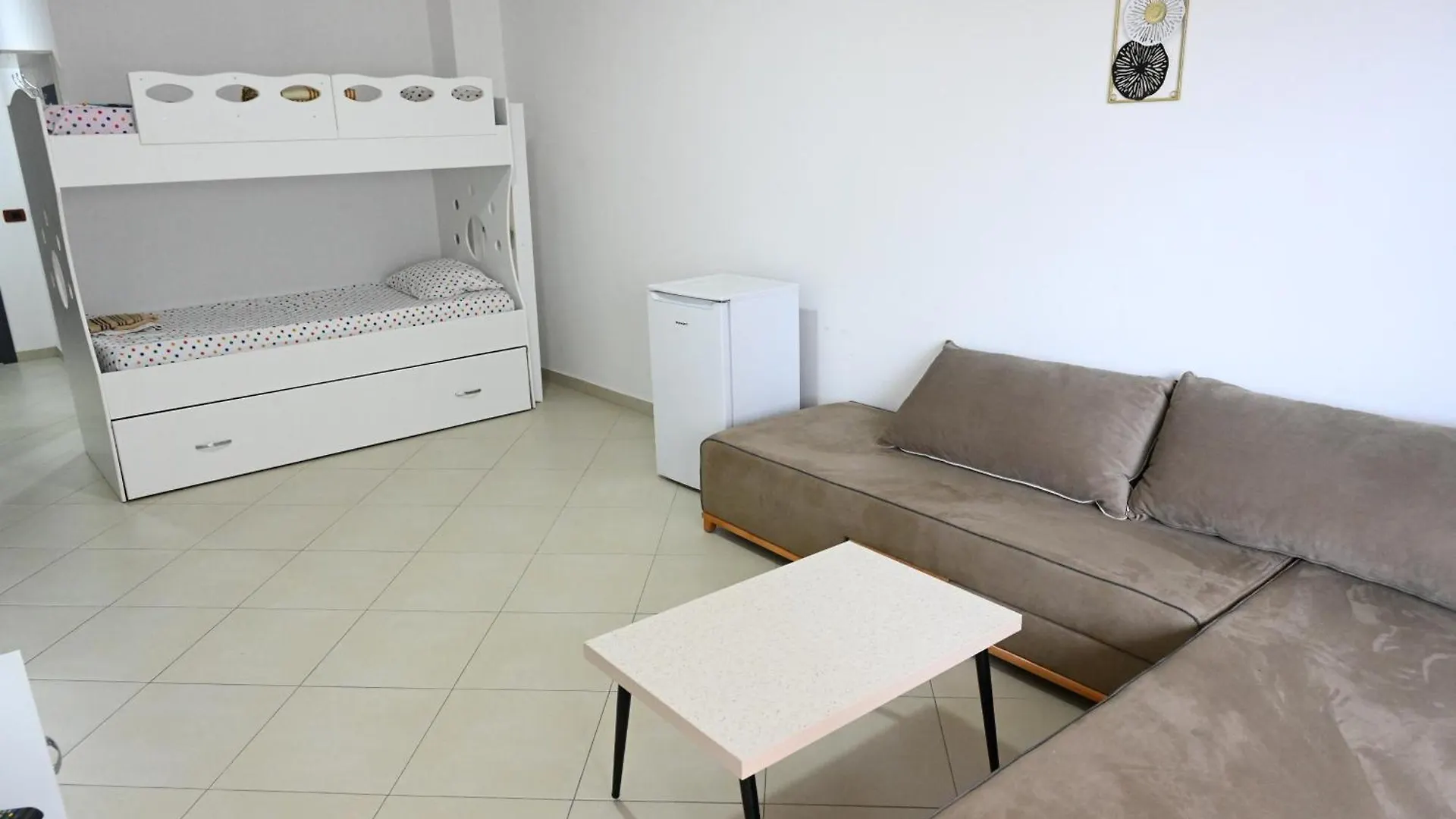 Seaside Apartments - Shëngjin アルバニア