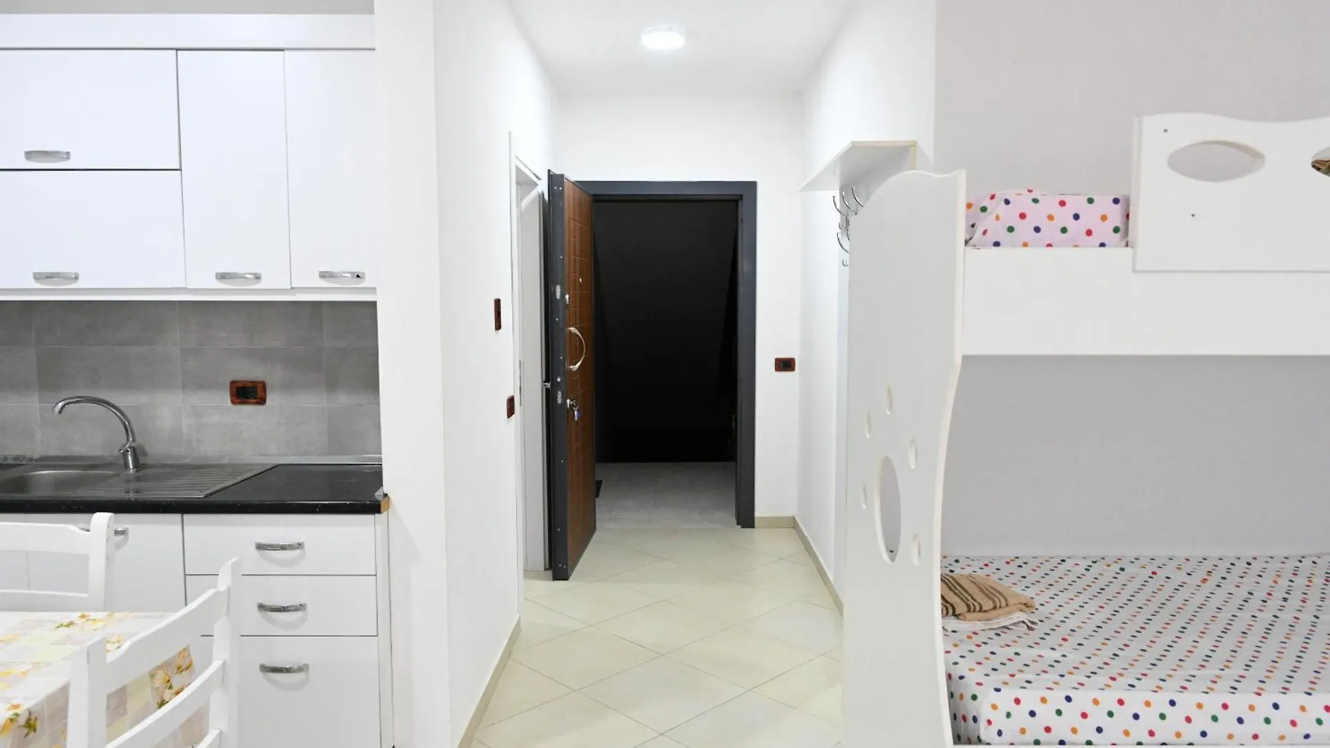 Seaside Apartments - Shëngjin 0*,